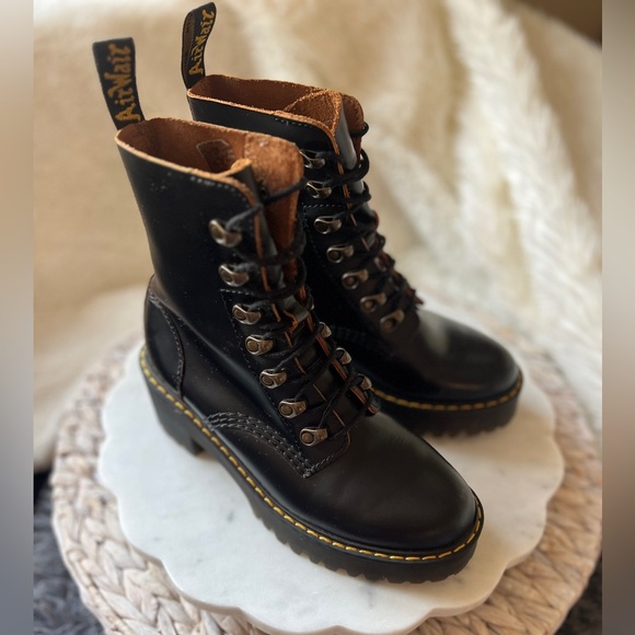 DR Marten's LEONA WOMEN'S VINTAGE SMOOTH LEATHER HEELED BOOTS Size 6 WM - Picture 6 of 15